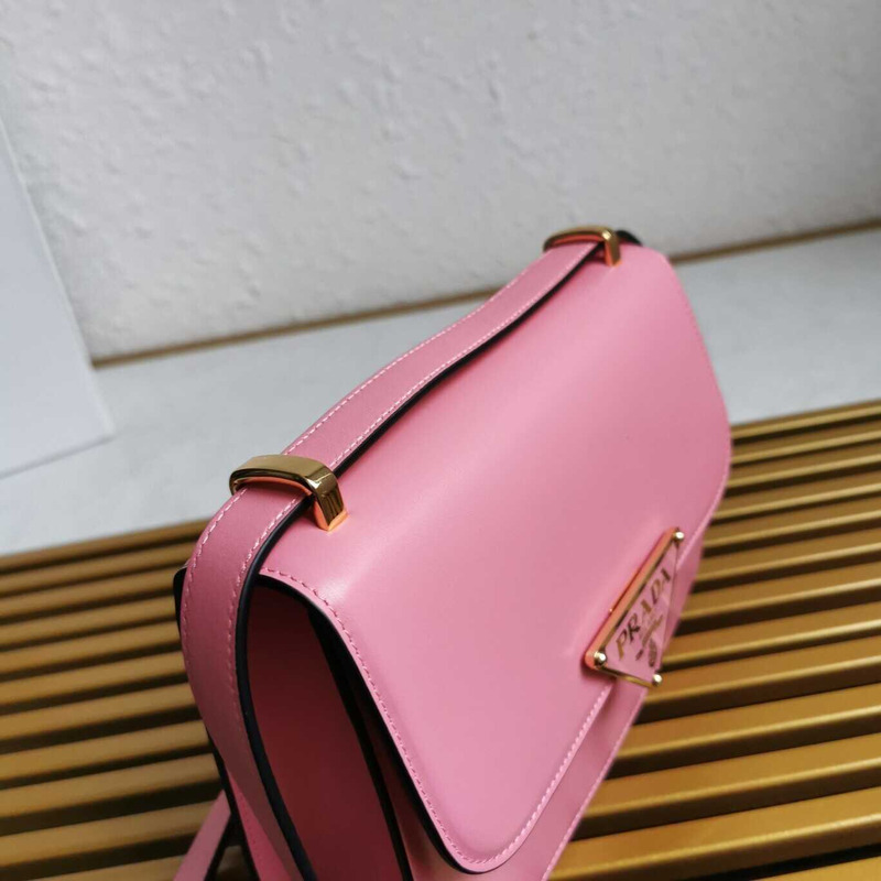 Pra*a emblème leather bag pink