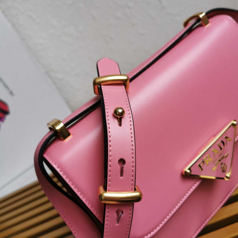 Pra*a emblème leather bag pink