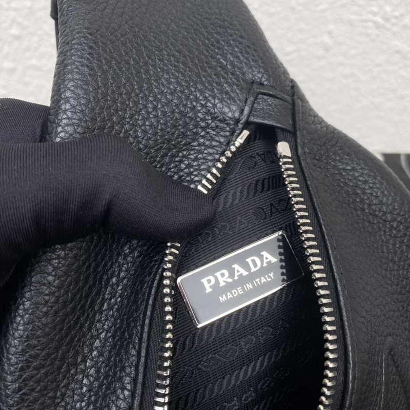 Pra*a cross leather bag black