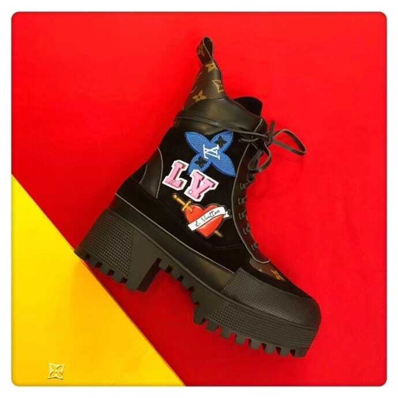 l**is V*t*n laureate platform desert boots with cartoon logo