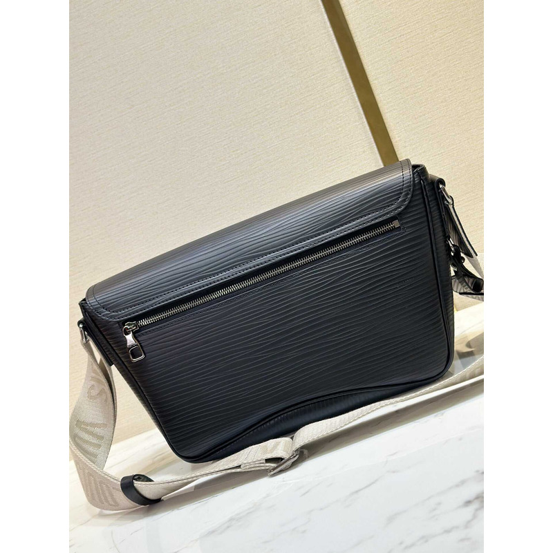 l**is V*t*n montsouris messenger calfskin black