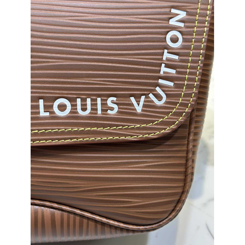 l**is V*t*n montsouris messenger calfskin brown