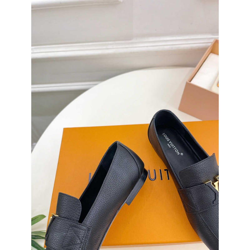 l**is V*t*n capri loafers leather black