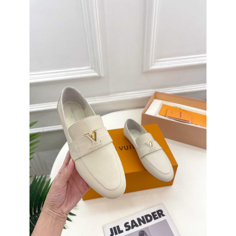 l**is V*t*n capri loafers leather beige