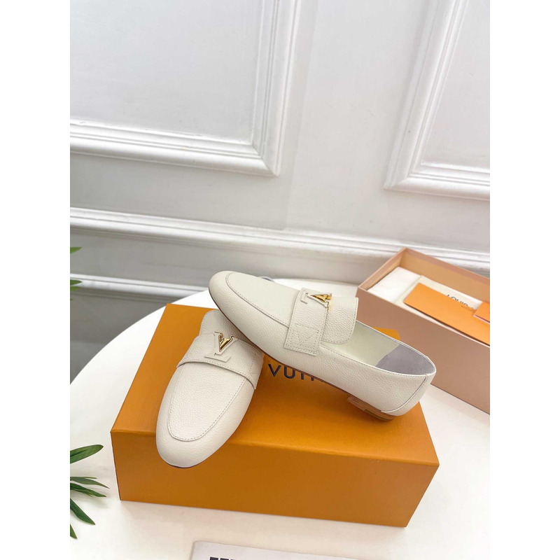 l**is V*t*n capri loafers leather beige