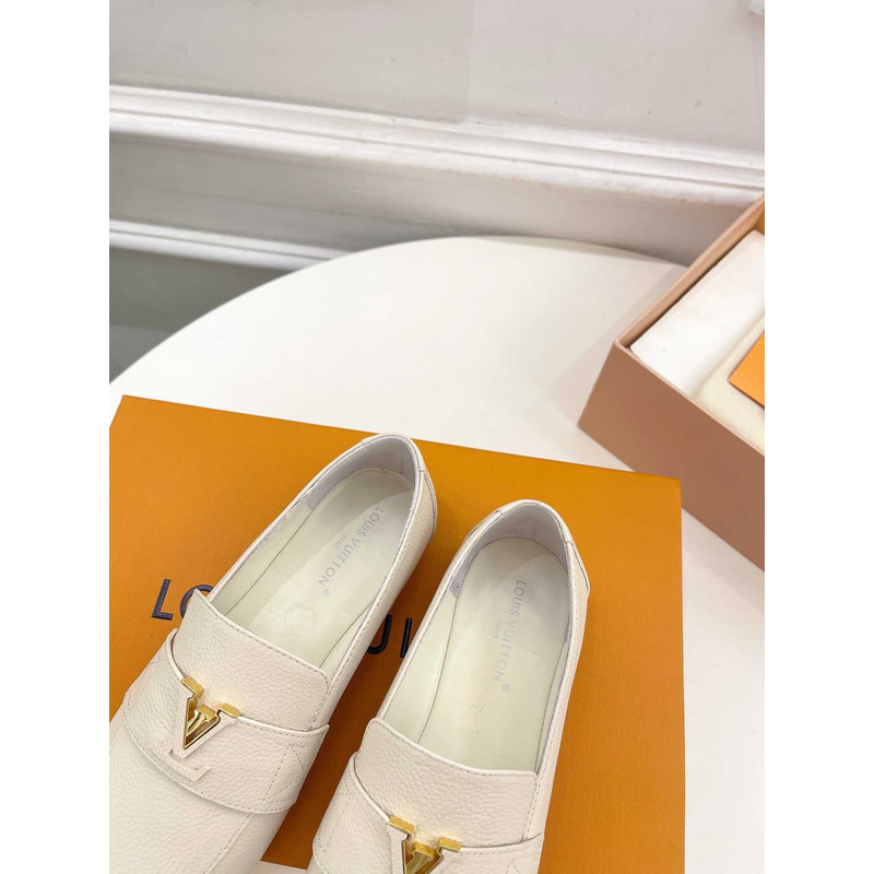 l**is V*t*n capri loafers leather beige