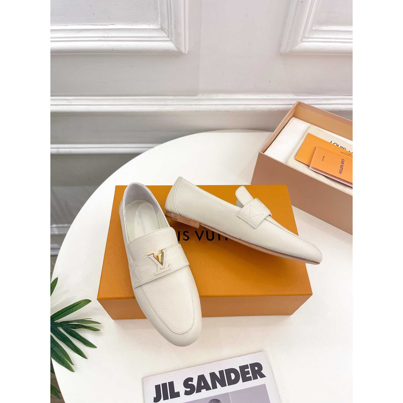 l**is V*t*n capri loafers leather beige