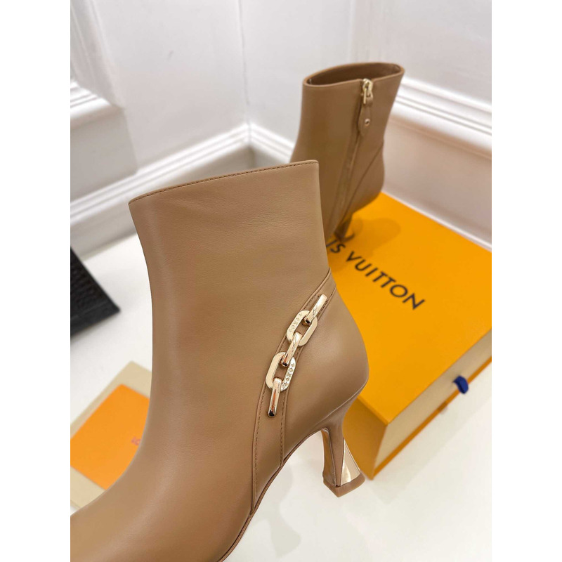 l**is V*t*n ankle heels with chain logo brown