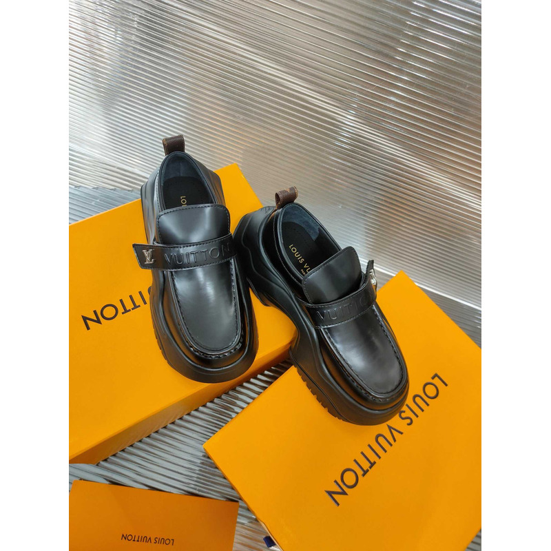 l**is V*t*n leather loafers black