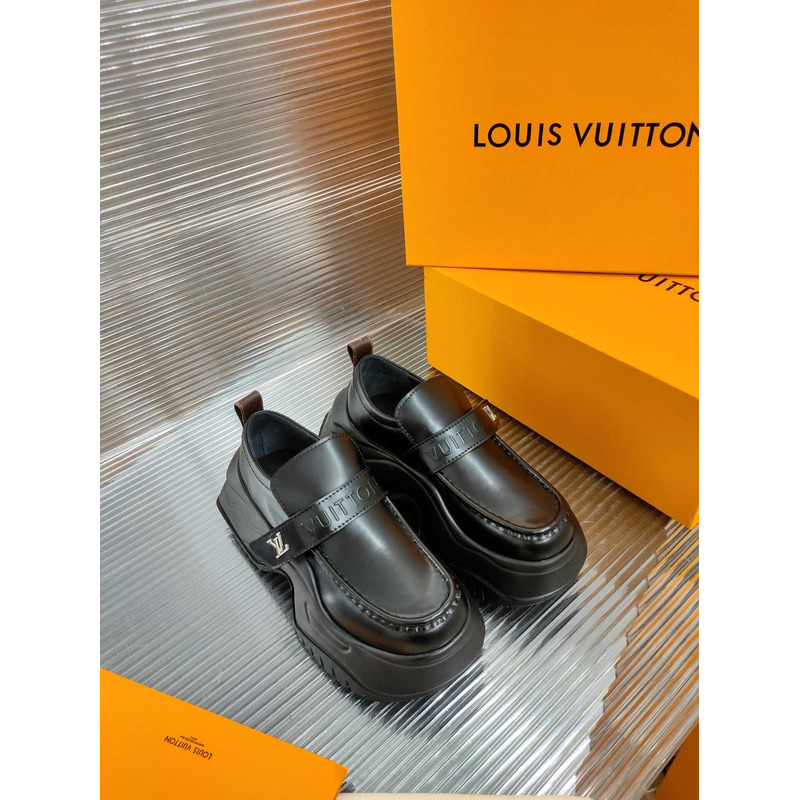 l**is V*t*n leather loafers black