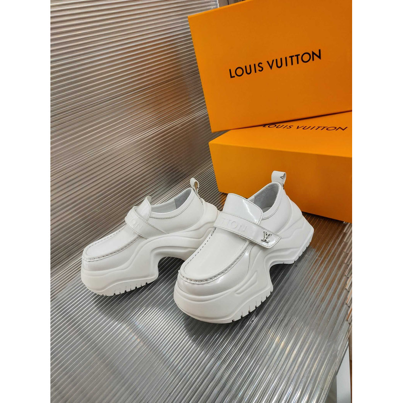 l**is V*t*n leather loafers white