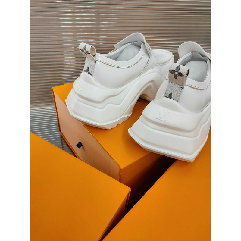 l**is V*t*n leather loafers white