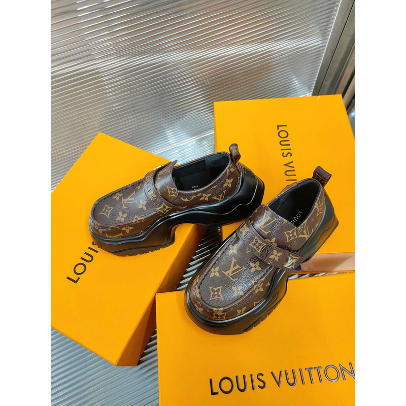 l**is V*t*n leather loafers monogram