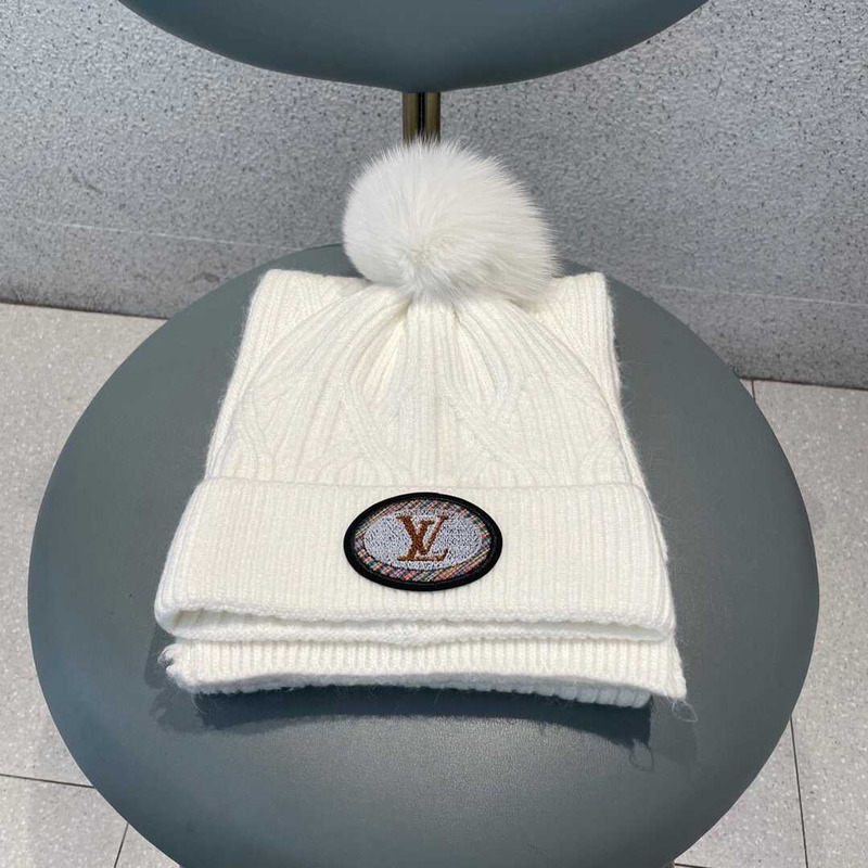 l**is V*t*n pom-pom cap and scarf white