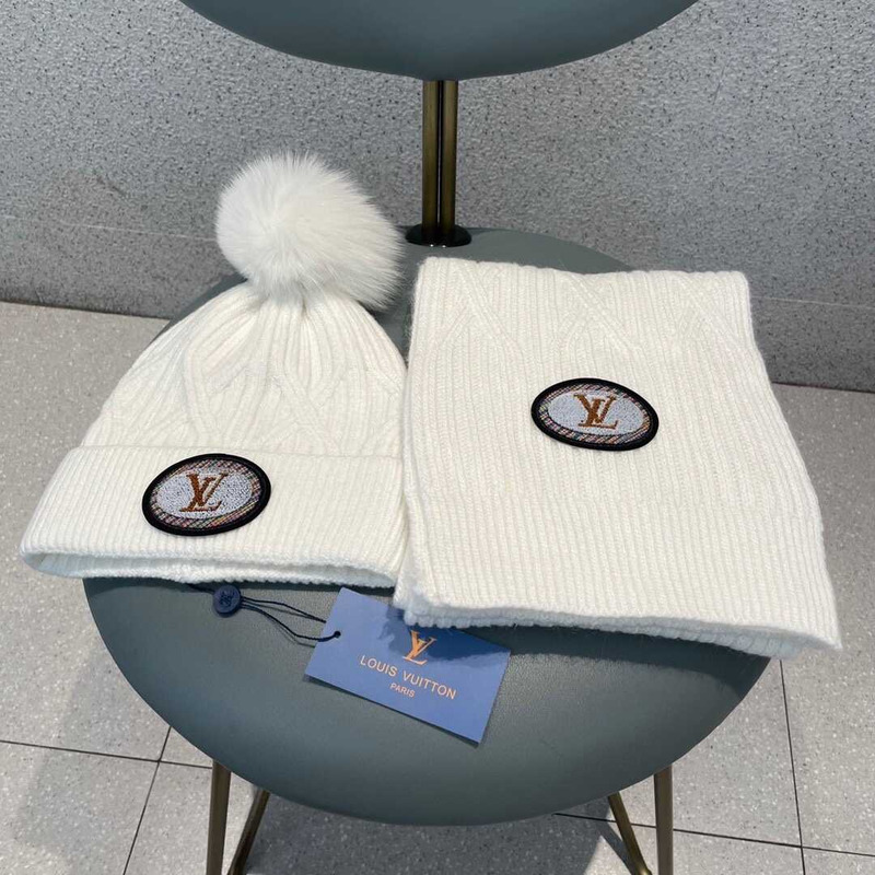 l**is V*t*n pom-pom cap and scarf white