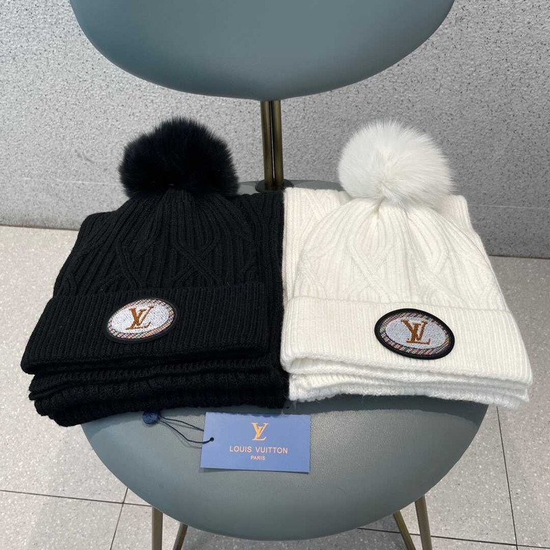 l**is V*t*n pom-pom cap and scarf black