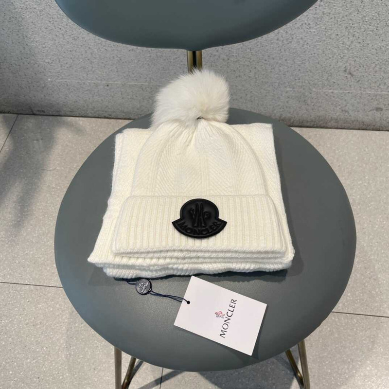 Moncler Pom-Pom Cap And Scarf White