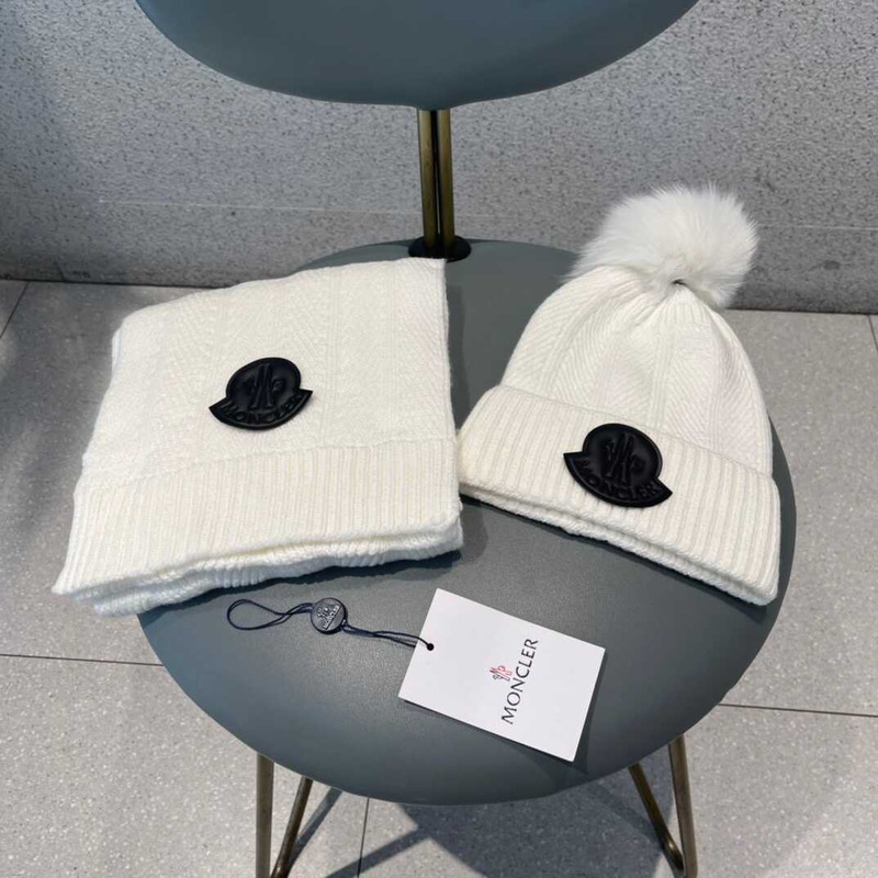 Moncler Pom-Pom Cap And Scarf White