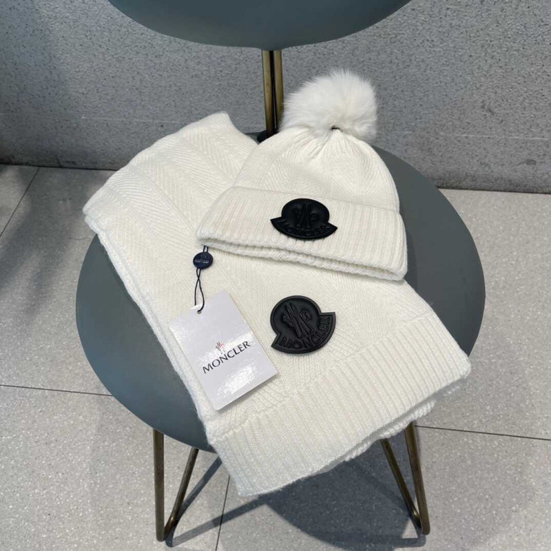 Moncler Pom-Pom Cap And Scarf White