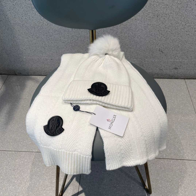 Moncler Pom-Pom Cap And Scarf White