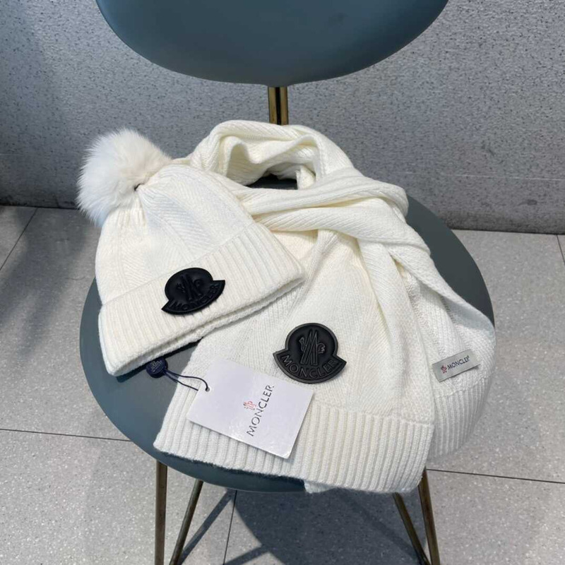 Moncler Pom-Pom Cap And Scarf White