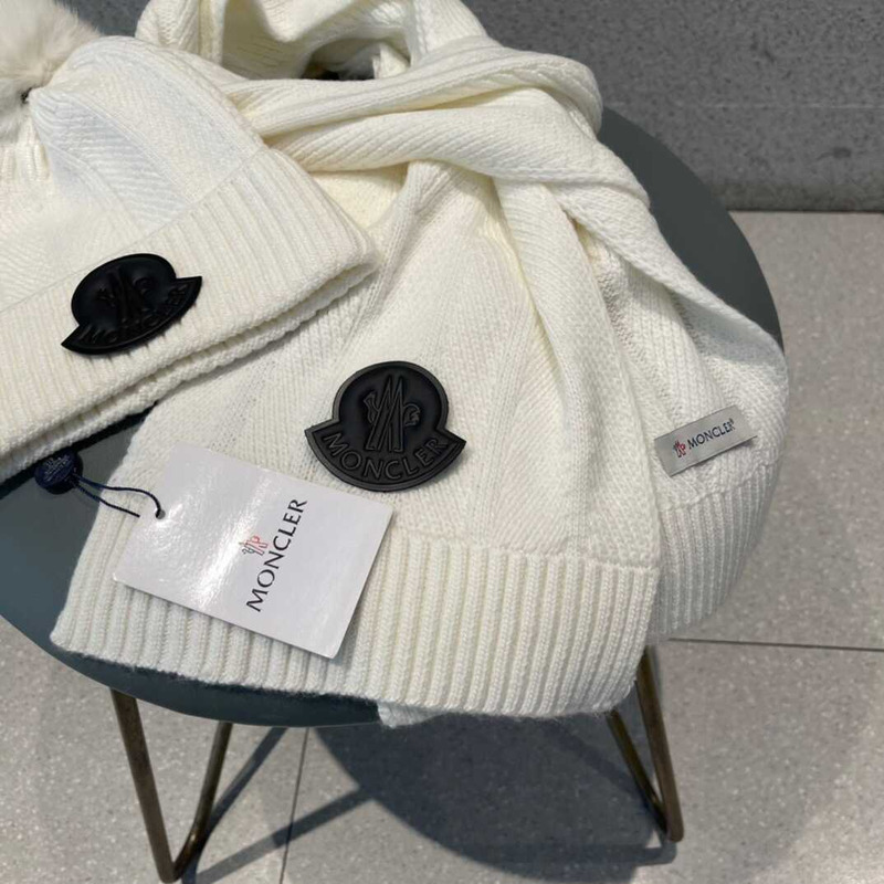 Moncler Pom-Pom Cap And Scarf White