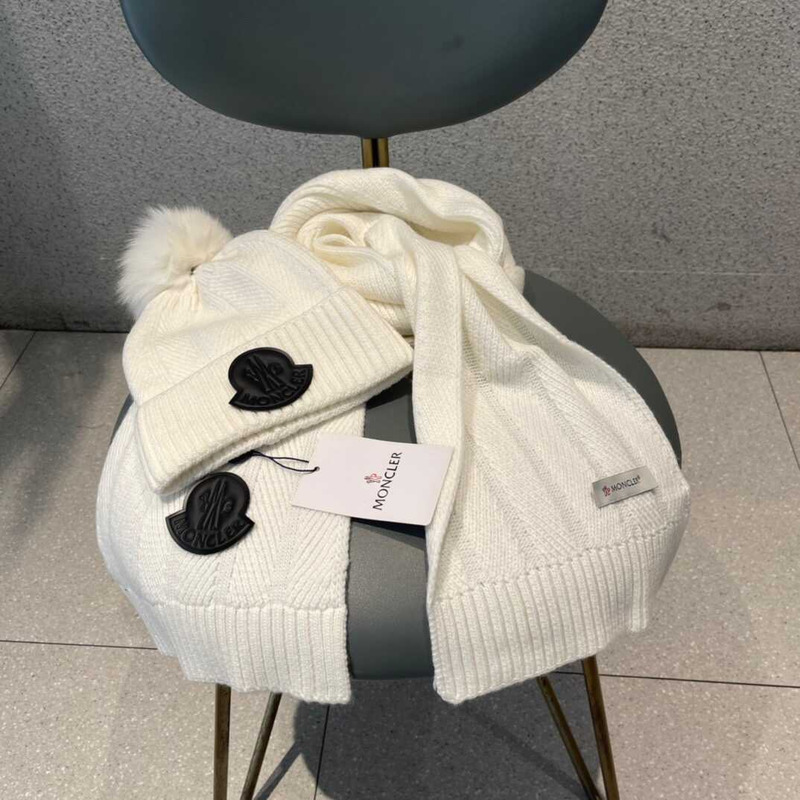 Moncler Pom-Pom Cap And Scarf White