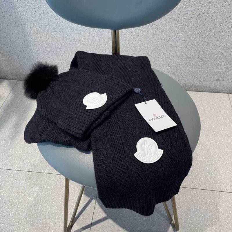 Moncler Pom-Pom Cap And Scarf Black