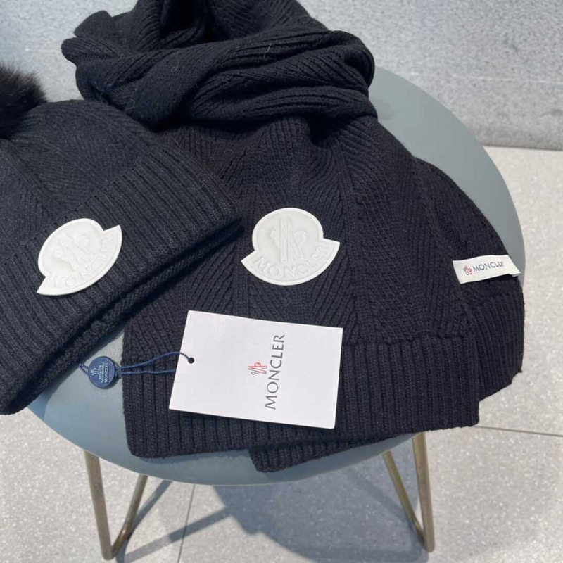 Moncler Pom-Pom Cap And Scarf Black