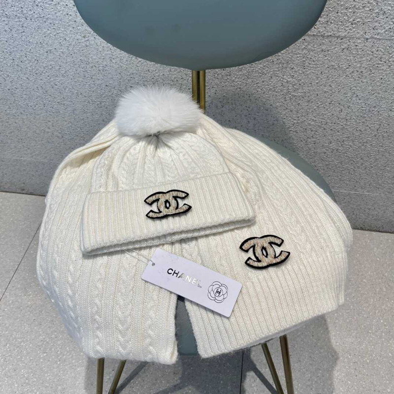 Ch*el pom-pom cap and scarf white