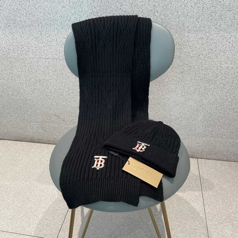 B**rry knitted cap and scarf black