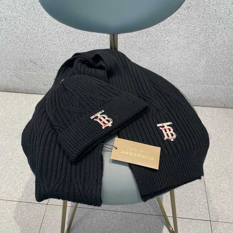 B**rry knitted cap and scarf black