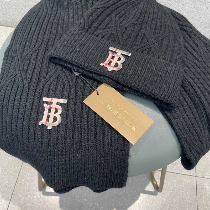 B**rry knitted cap and scarf black