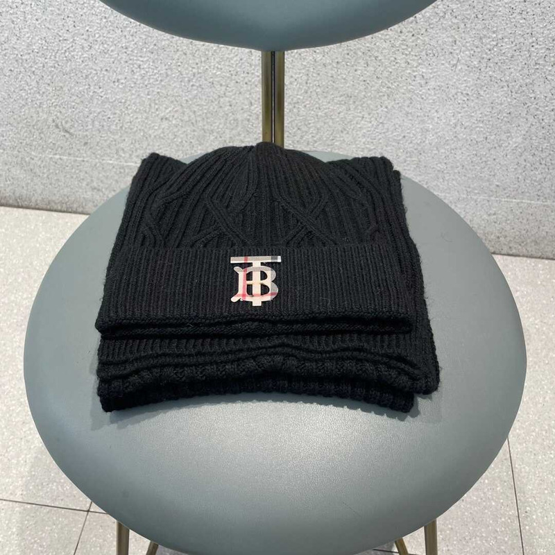 B**rry knitted cap and scarf black