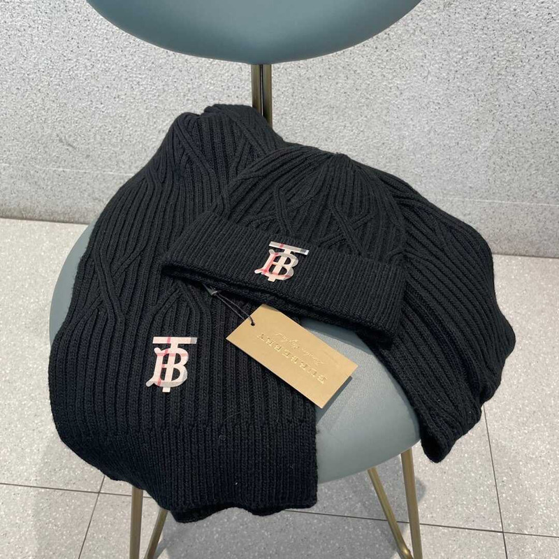 B**rry knitted cap and scarf black