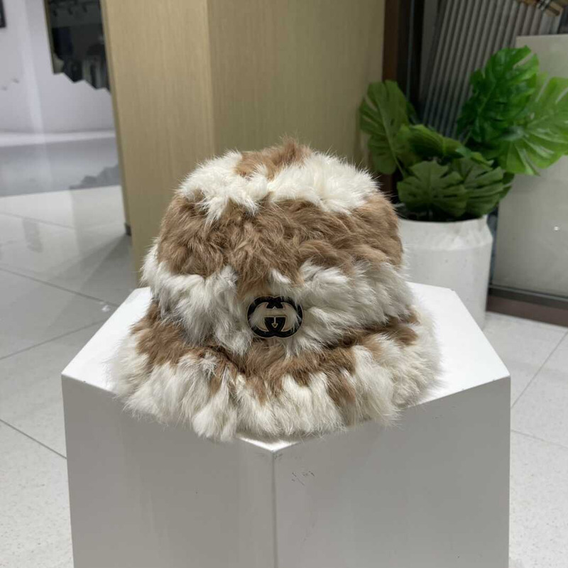 G*u*i gg fur bucket hat white&brown