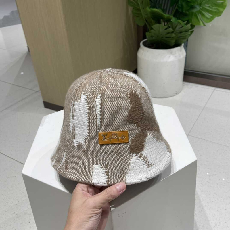 l**is V*t*n bucket hat beige