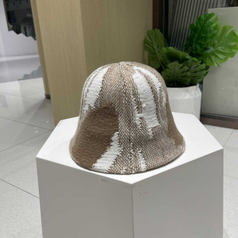 l**is V*t*n bucket hat beige