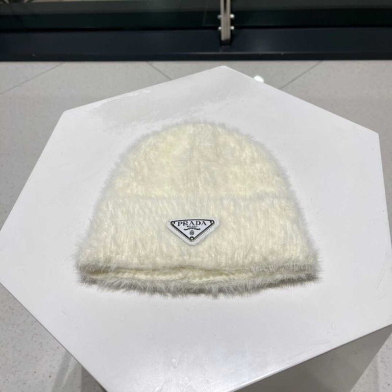 Pra*a knitted hat white