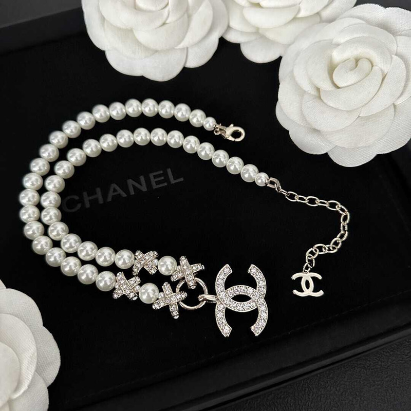 Ch*el crystal cc pearl necklace