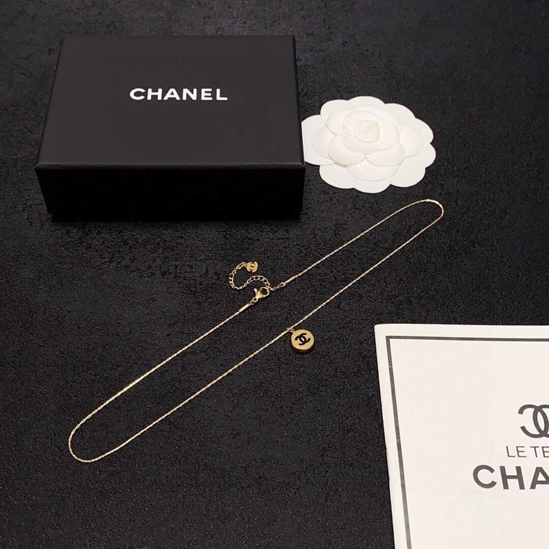 Ch*el cc pendant necklace gold