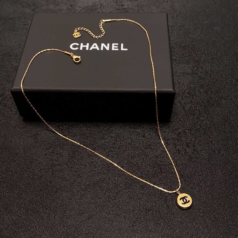 Ch*el cc pendant necklace gold