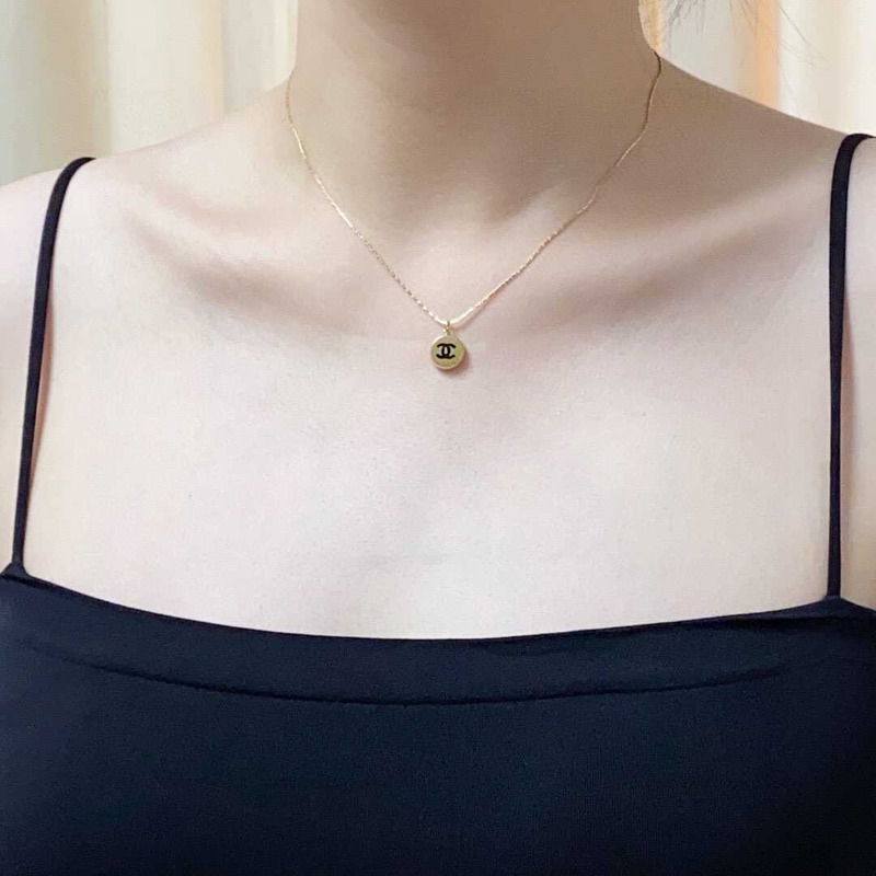 Ch*el cc pendant necklace gold