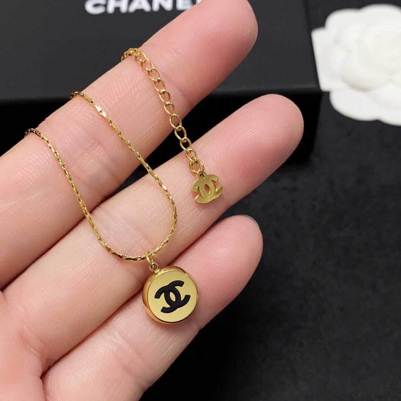 Ch*el cc pendant necklace gold