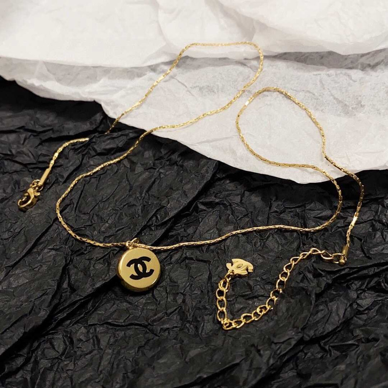 Ch*el cc pendant necklace gold