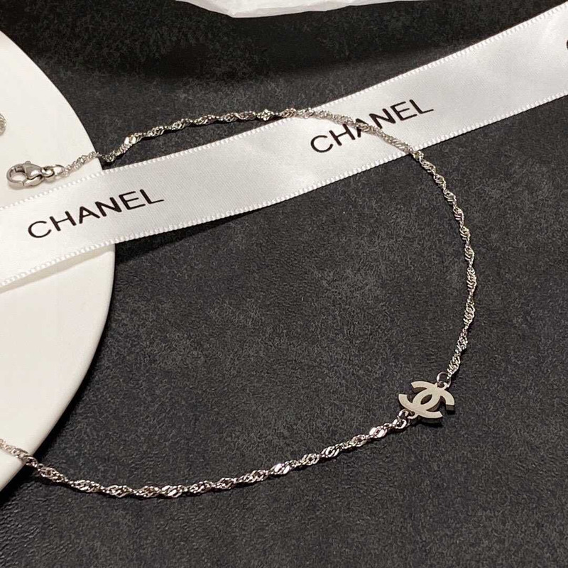 Ch*el mini logo necklace