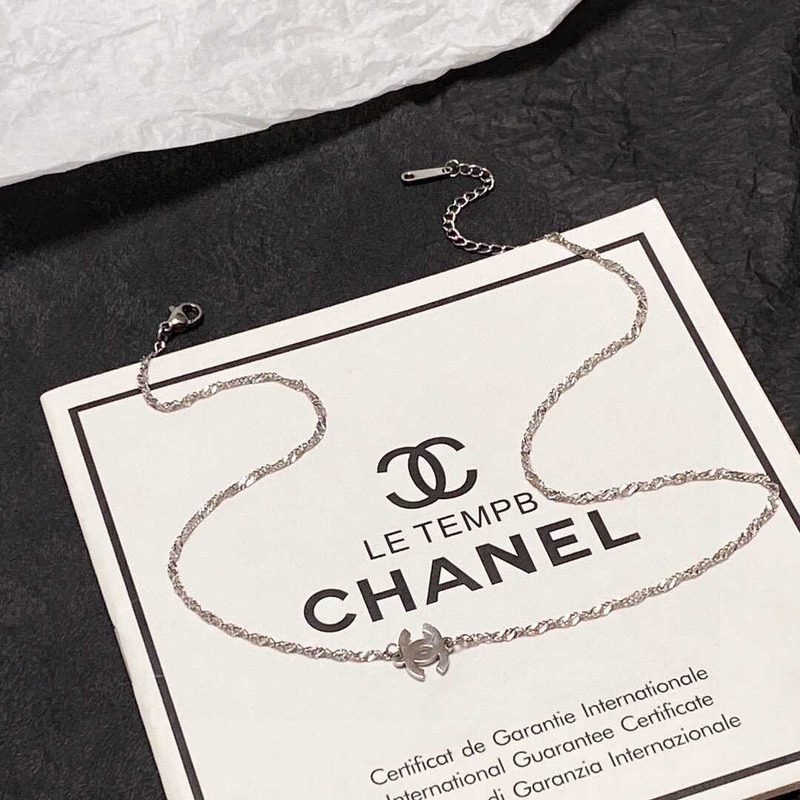 Ch*el mini logo necklace