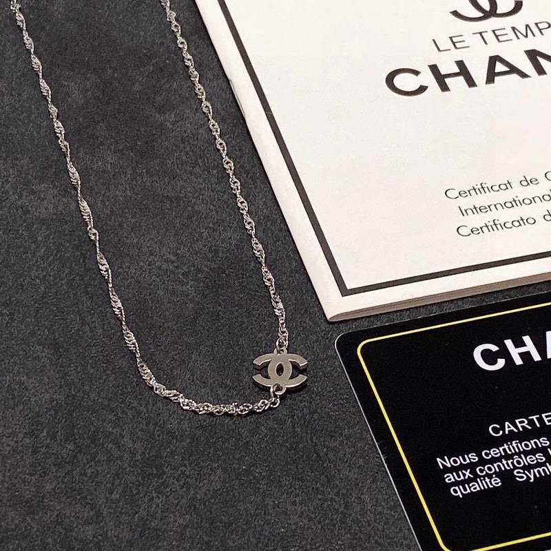 Ch*el mini logo necklace