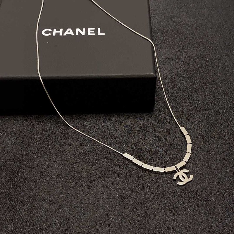 Ch*el cubes logo pentand necklace