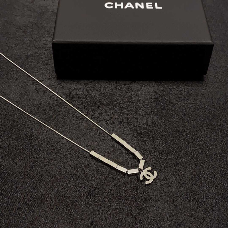 Ch*el cubes logo pentand necklace